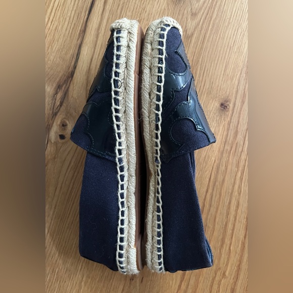 TORY BURCH LONNIE LOGO ESPADRILLES, SIZE 6. - Picture 4 of 9